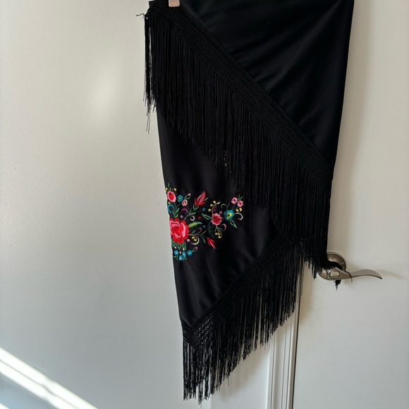 Black Floral Fringe Shawl - Picture 4 of 4